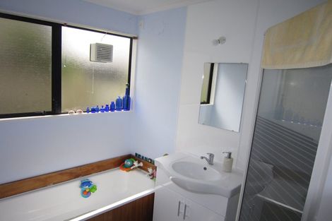 Photo of property in 12a Ashton Fitchett Drive, Brooklyn, Wellington, 6021