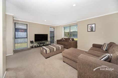Photo of property in 15 Feeny Crescent, East Tamaki, Auckland, 2013