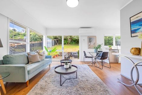 Photo of property in 2/5 Finn Place, Totara Vale, Auckland, 0629