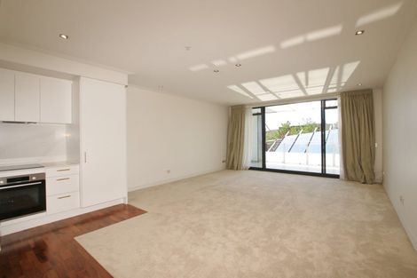 Photo of property in Cooks Apartments, 1d/24 James Cook Crescent, Remuera, Auckland, 1050