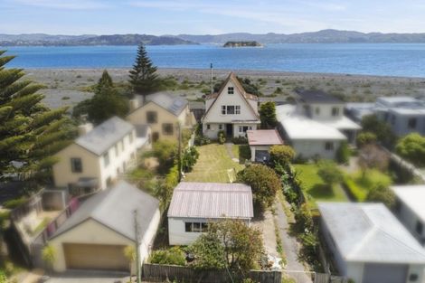 Photo of property in 24 Pukatea Street, Eastbourne, Lower Hutt, 5013