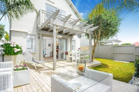 Photo of property in 11 Jomard Terrace, Northcross, Auckland, 0632