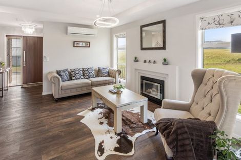 Photo of property in 206 Pacific Drive, Fitzherbert, Palmerston North, 4410