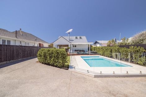 Photo of property in 35 Marine Parade, North New Brighton, Christchurch, 8083