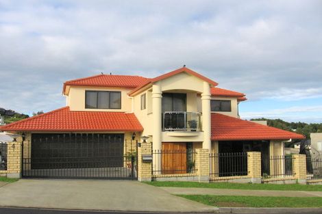 Photo of property in 4 Pistachio Place, Goodwood Heights, Auckland, 2105