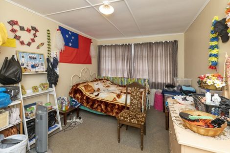 Photo of property in 25 Goldsmith Crescent, Levin, 5510