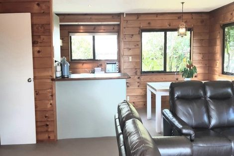 Photo of property in 2/9 Bronzewing Terrace, Unsworth Heights, Auckland, 0632