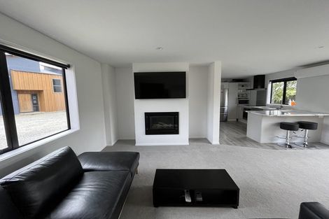 Photo of property in 2 Cleland Close, Wanaka, 9382