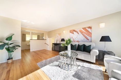 Photo of property in 28 Manhattan Heights, Glendene, Auckland, 0602