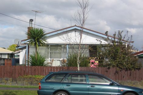 Photo of property in 1/4 Yeovil Road, Te Atatu Peninsula, Auckland, 0610