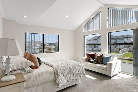 Photo of property in 10 Ascension Crescent, Orewa, 0931