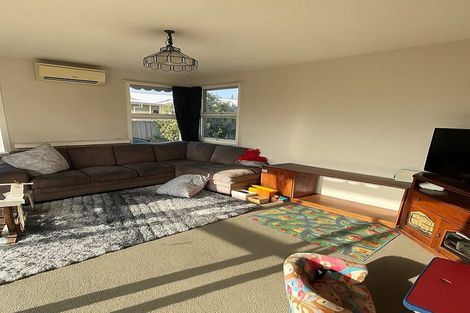 Photo of property in 2/10 Aorangi Road, Bryndwr, Christchurch, 8053