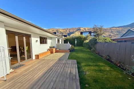 Photo of property in 10 Mcfarlane Terrace, Wanaka, 9305