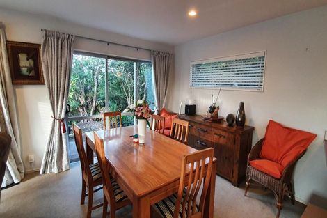 Photo of property in 21 Springwater Vale, Unsworth Heights, Auckland, 0632