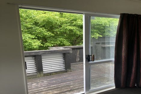 Photo of property in 2/98 Chislehurst Street, Henderson, Auckland, 0612