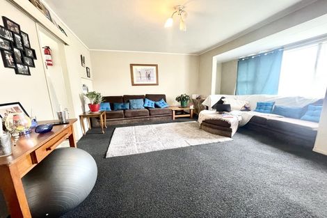 Photo of property in 5/215 Swanson Road, Henderson, Auckland, 0610