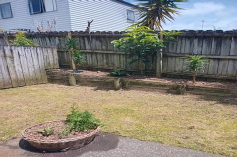 Photo of property in 37 Rakich Place, Henderson, Auckland, 0612