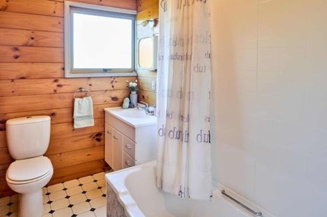 Photo of property in 14 Laburnum Grove, Maungaraki, Lower Hutt, 5010