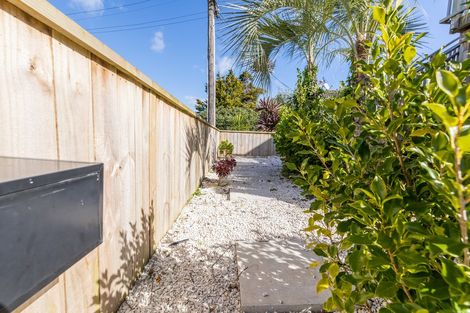 Photo of property in 36 Makora Road, Massey, Auckland, 0614