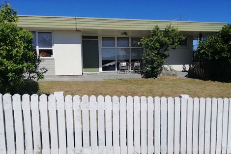 Photo of property in 17 Duchess Place, Maupuia, Wellington, 6022