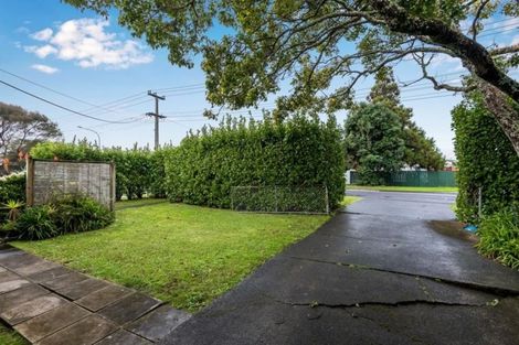 Photo of property in 1/80 Gloria Avenue, Te Atatu Peninsula, Auckland, 0610