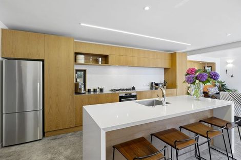 Photo of property in 76 Cutfield Road, New Plymouth, 4310