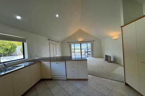 Photo of property in 1 Capistrano Mews, Goodwood Heights, Auckland, 2105