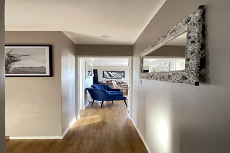 Photo of property in 117 Forrest Hill Road, Forrest Hill, Auckland, 0620