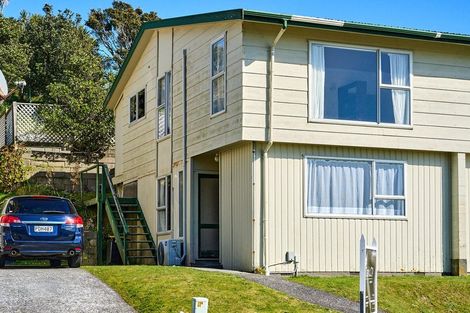 Photo of property in 34a Colchester Crescent, Newlands, Wellington, 6037