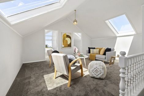 Photo of property in 154 Kelburn Parade, Kelburn, Wellington, 6012