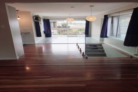 Photo of property in 26 Tawhana Crescent, Red Beach, 0932