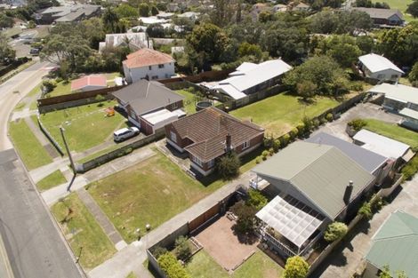 Photo of property in 76 Astley Avenue, New Lynn, Auckland, 0600