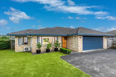 Photo of property in 8 Chadlington Avenue, Henderson, Auckland, 0612