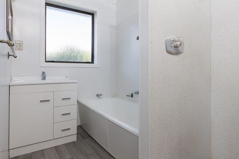 Photo of property in 11 Eglinton Street, Avondale, Christchurch, 8061