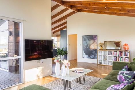 Photo of property in 19 Westpark Drive, West Harbour, Auckland, 0618