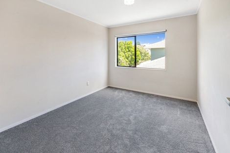 Photo of property in 1/42 Lexington Drive, Botany Downs, Auckland, 2010