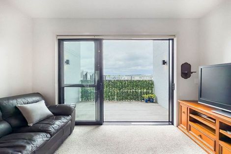 Photo of property in 15/1 Genevieve Lane, Hobsonville, Auckland, 0616