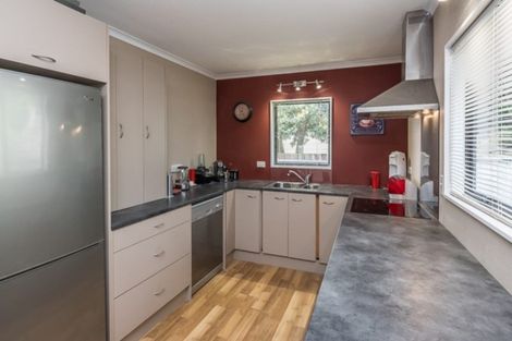 Photo of property in 92 Queens Road, Waikanae Beach, Waikanae, 5036
