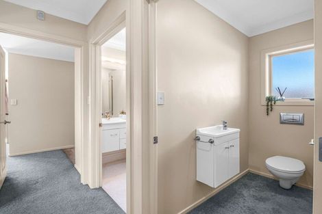 Photo of property in 18 Gilligan Close, College Estate, Whanganui, 4500