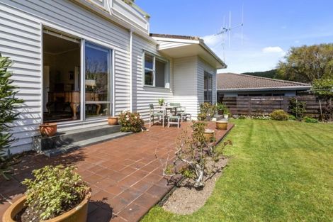 Photo of property in 3 Mckeefry Grove, Tawa, Wellington, 5028