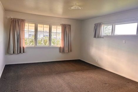 Photo of property in 11 Domett Street, Waitara, 4320