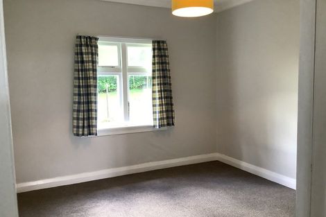 Photo of property in 3 Singers Road, Korokoro, Lower Hutt, 5012