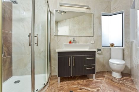 Photo of property in 77a Ocean View Road, Hillcrest, Auckland, 0627