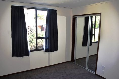 Photo of property in 2b Grenadine Place, Unsworth Heights, Auckland, 0632