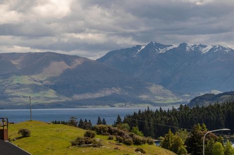 Photo of property in 1 Elk Place, Kelvin Heights, Queenstown, 9300