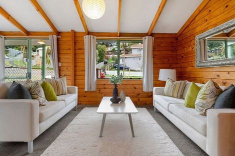 Photo of property in 1/4 Fernlea Rise, Bayview, Auckland, 0629