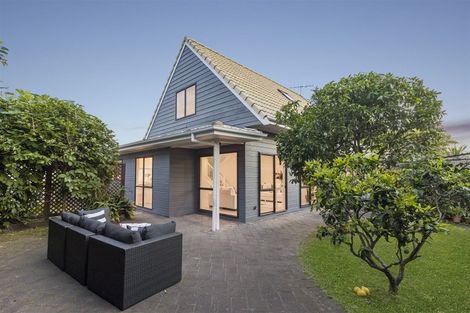 Photo of property in 1/13 Pinewood Grove, Botany Downs, Auckland, 2010