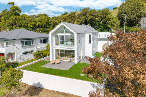 Photo of property in 2/1 The Brae, Mount Pleasant, Christchurch, 8081