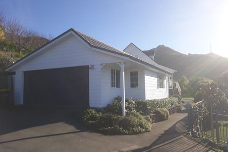 Photo of property in 2 Hyland Brae, Governors Bay, Lyttelton, 8971