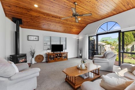 Photo of property in 28 Webb Place, Papamoa Beach, Papamoa, 3118